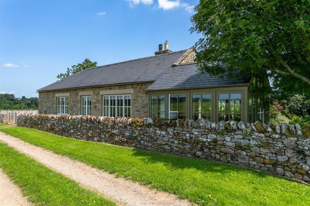 Corner Cottage &amp; Greystones - 19.jpg