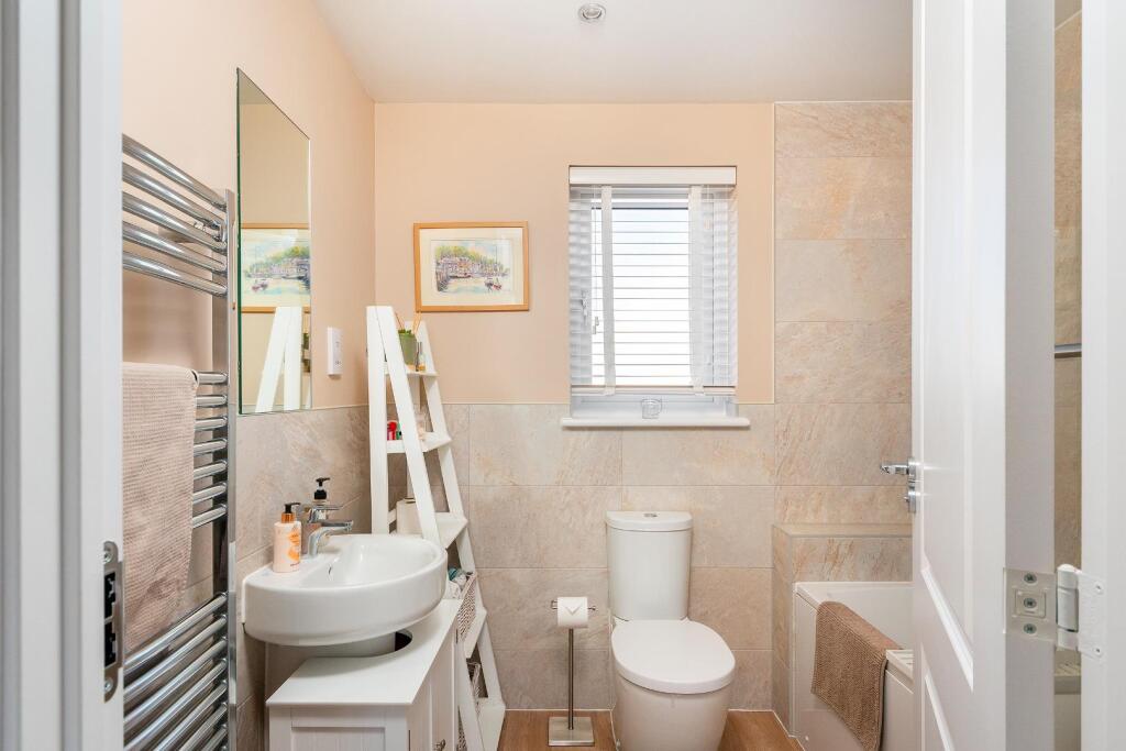 2A4RPY - Bathroom C.jpg