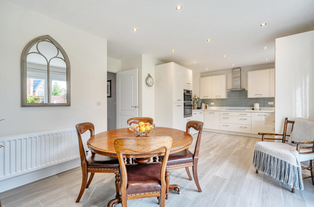 1348602-8-68b9b9d...