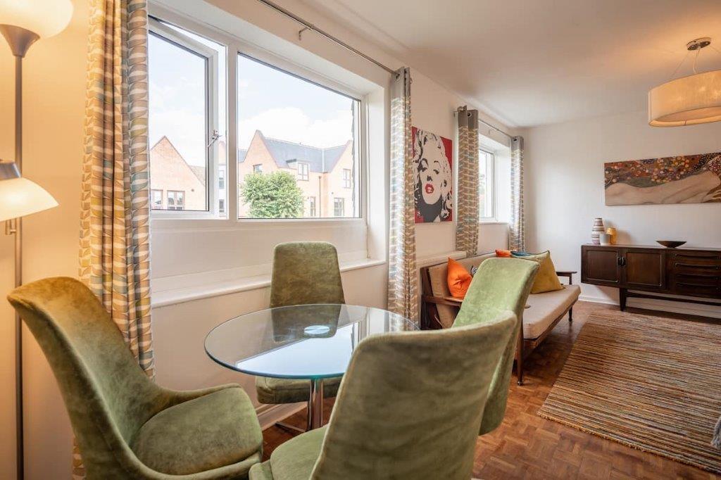 living room 5 650e1349-11a6-4818-bf25-4b22ffc9eb77