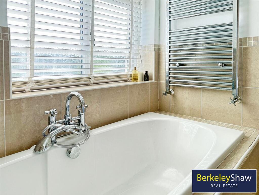 Ensuite Bathroom 2nd Floor