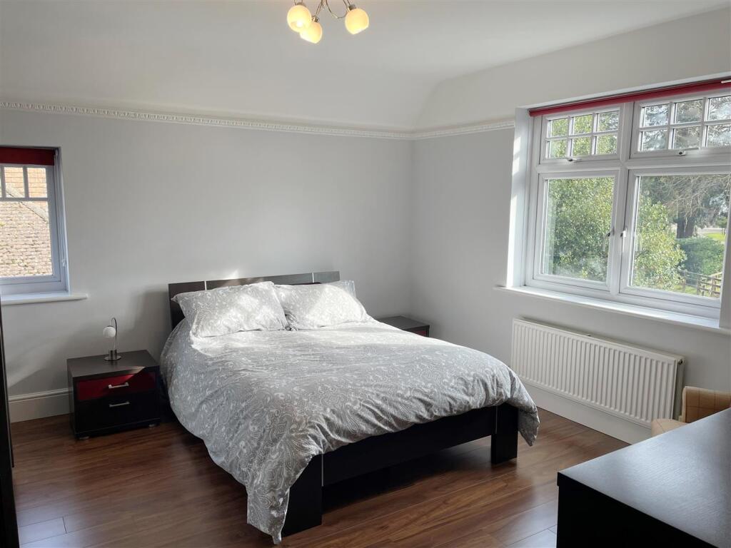 Bed 4.JPG