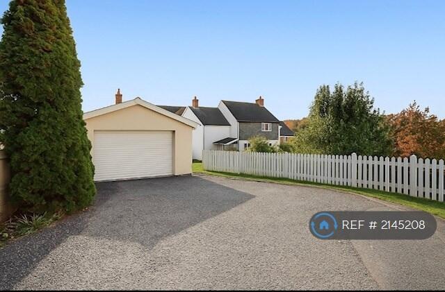 Double Garage And Parking 