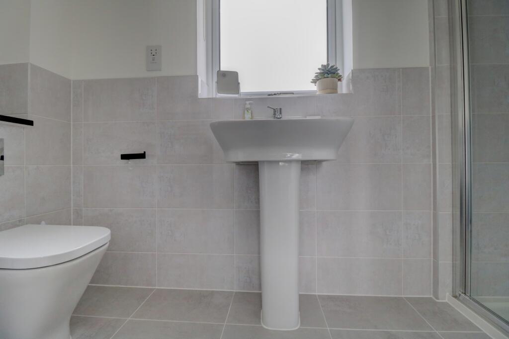 Bedroom Two en-suite