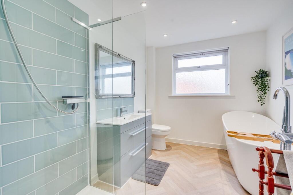 1.14 - bathroom.jpg
