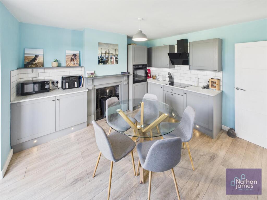 Kitchen/ Dining
