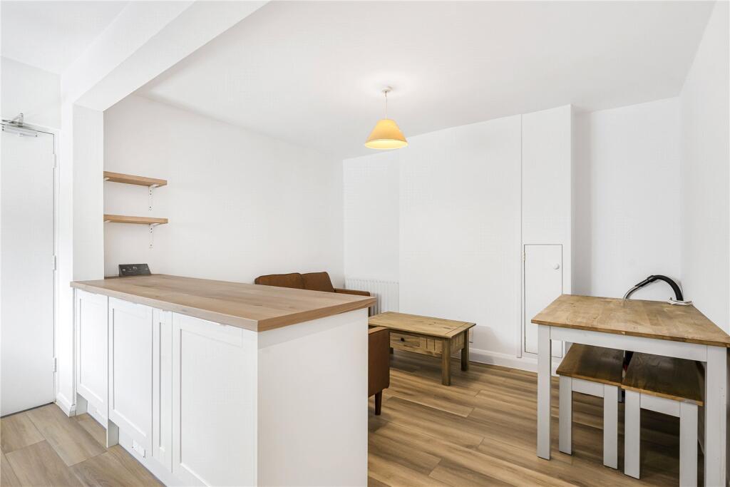 Kitchen/ Dining