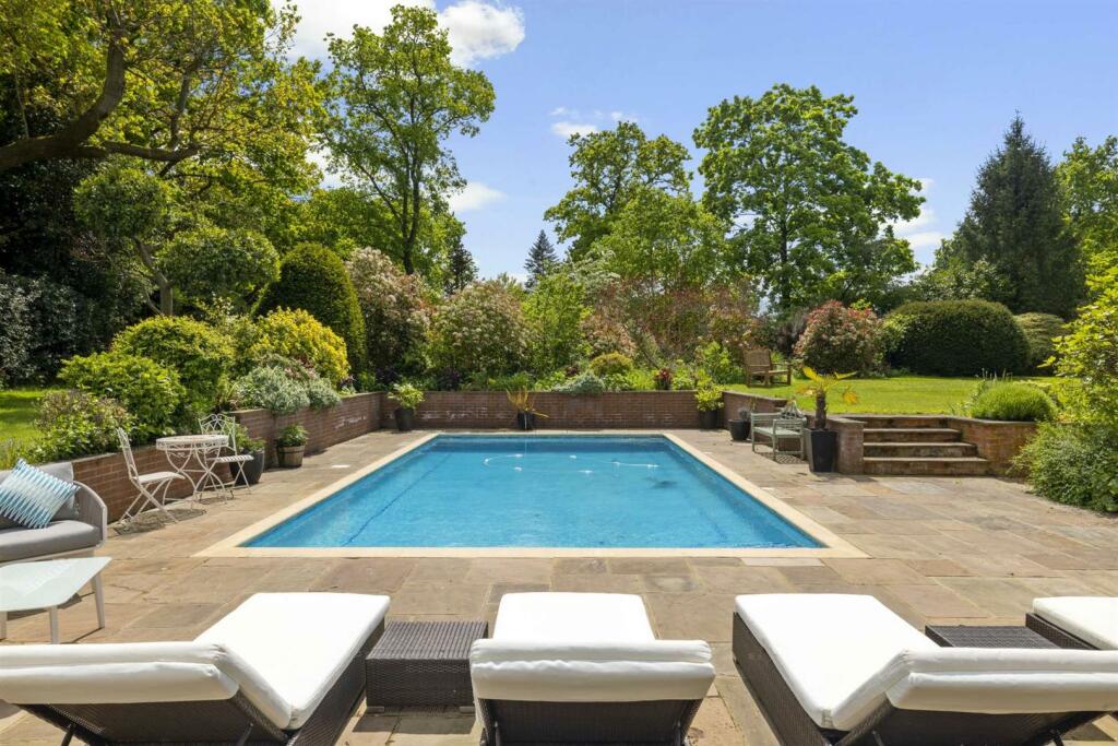 RUSHAM END-Christmas Hill, Shalford, Guildford, GU