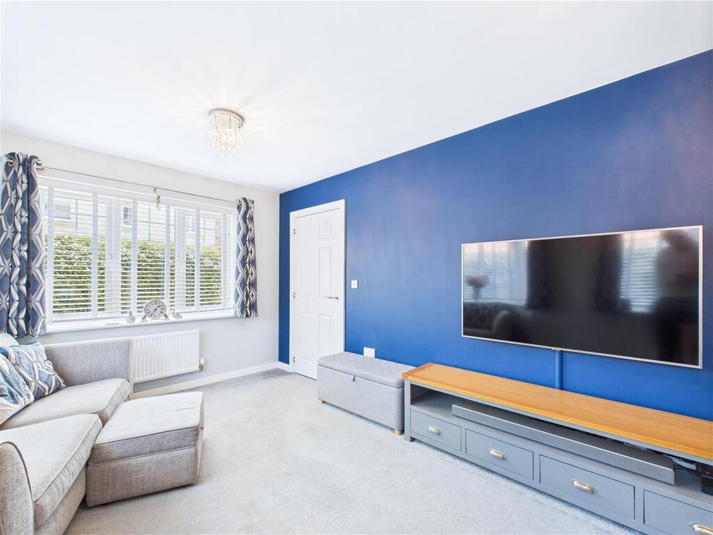 Harrier Way, Estate Agent, Burton on Trent (20).jp