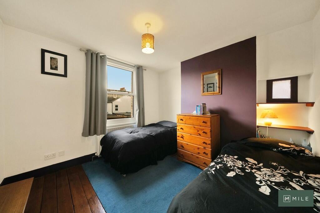 62 Leghorn Road -...