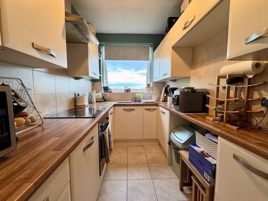 Kitchen (1).jpg
