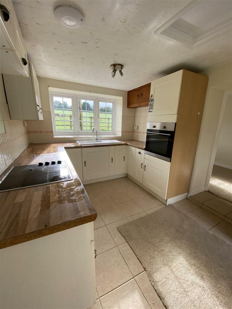 2 Wisdom Lane kitchen 3.jpg