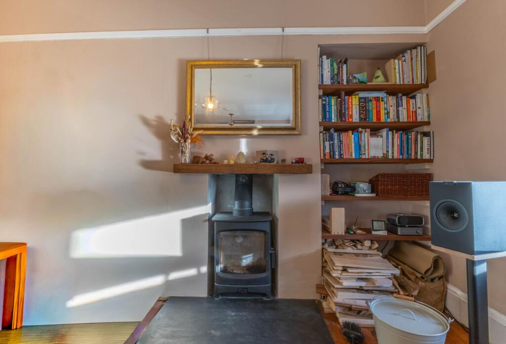 KITCHEN / LIVING AREA