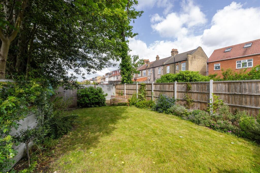 Aldborough Road South, IG3