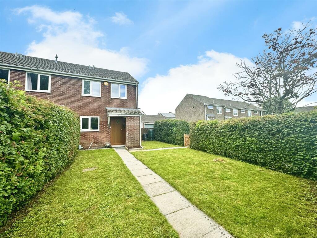 15 Holly Close
