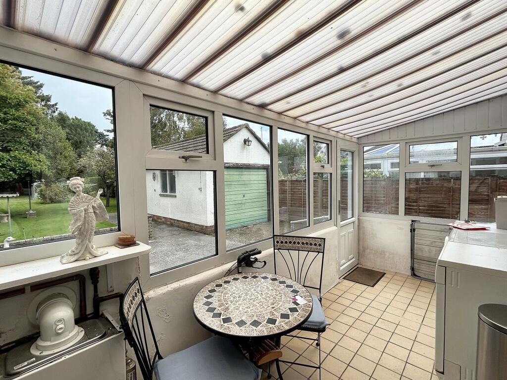 CONSERVATORY/UTILITY ROOM
