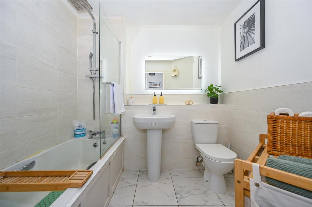 Piele Road - Bathraoom