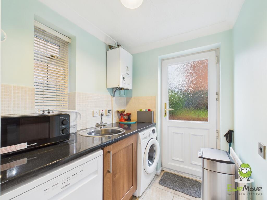 EweMove Estate Agents Basingstoke - Wood Close - U