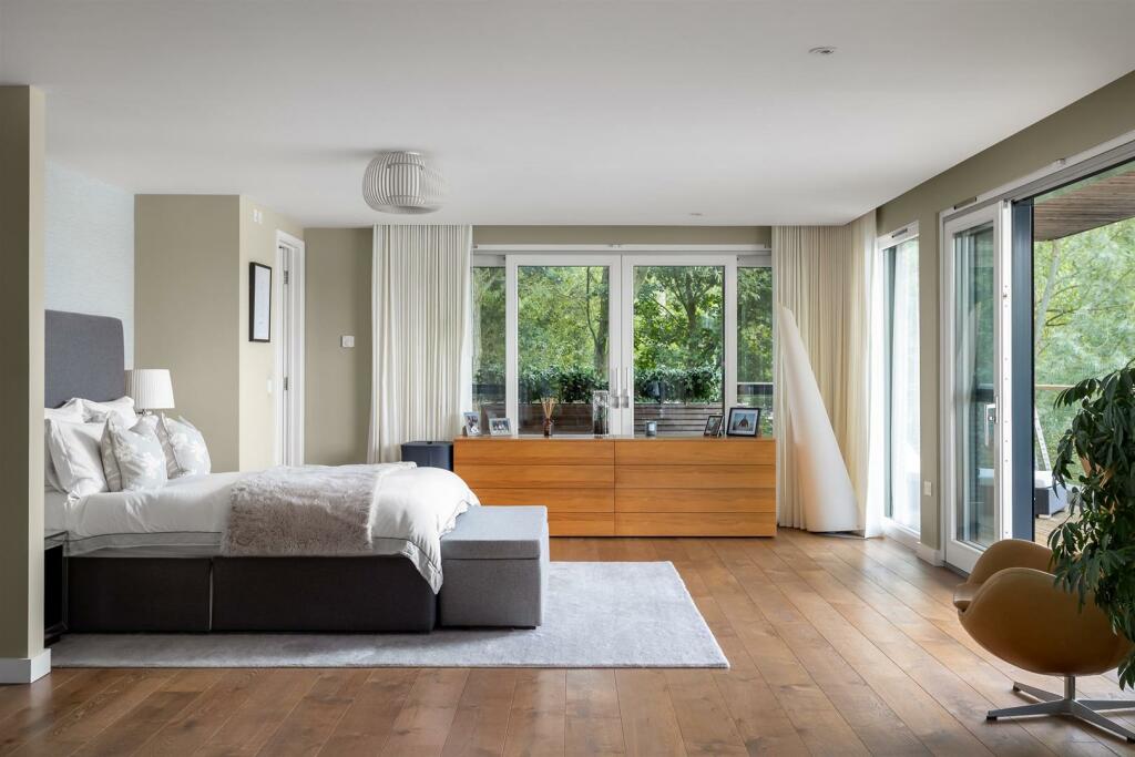47 - 19 Longcross Causeway - GL7 3DT - Web.jpg
