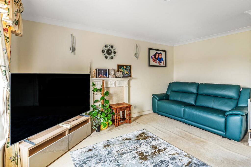 38-Courtenay-Ave-11.jpg