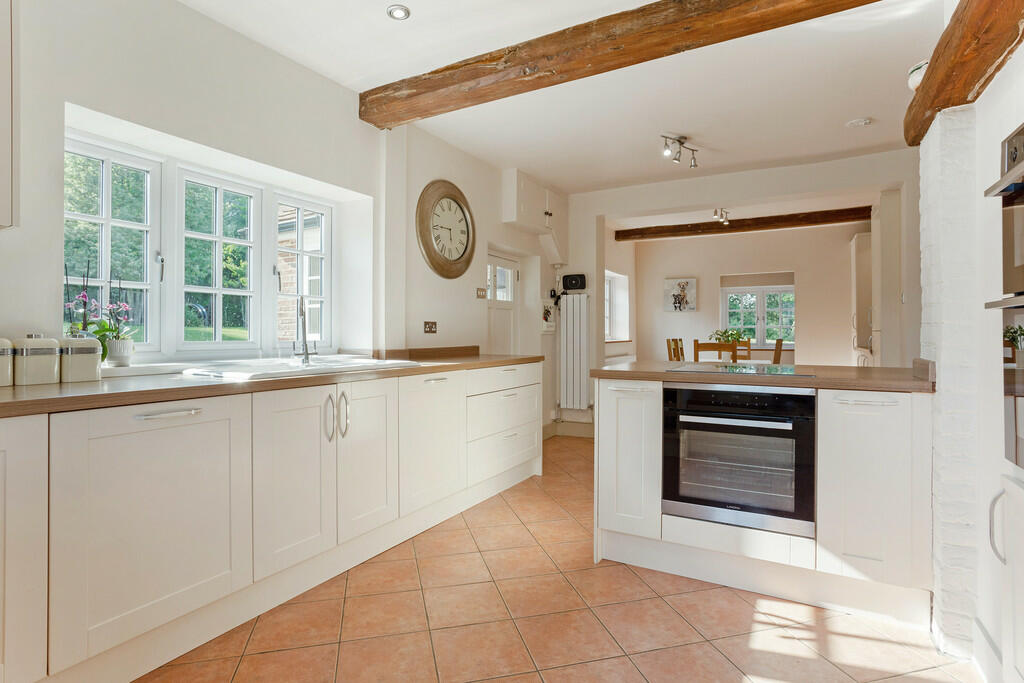 Kitchen/Breakfast...