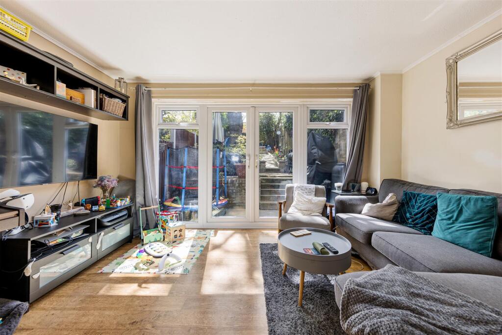 Wyemead Crescent, E4