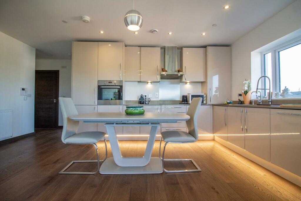 106 Miller's Quarter, Bury St. Edmunds [Kitchen].j