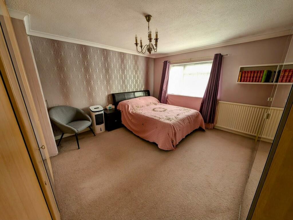 bed 1.jpg