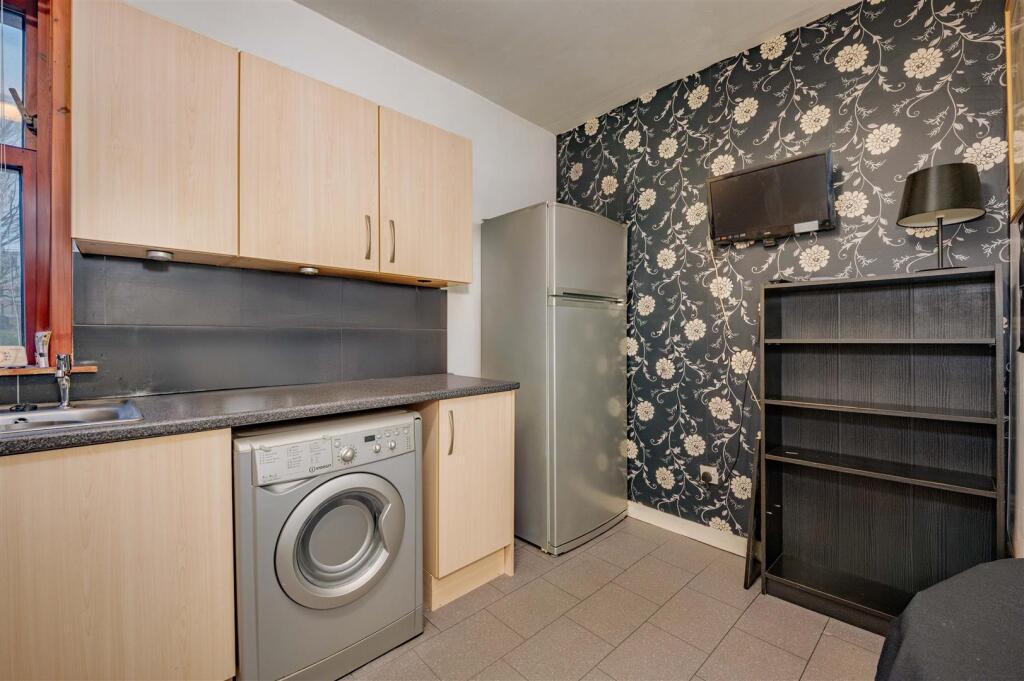 7C Moncur Crescent Dundee-4.JPG