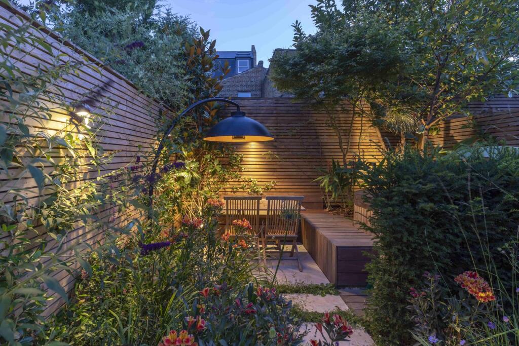 307212 - garden night1.jpg