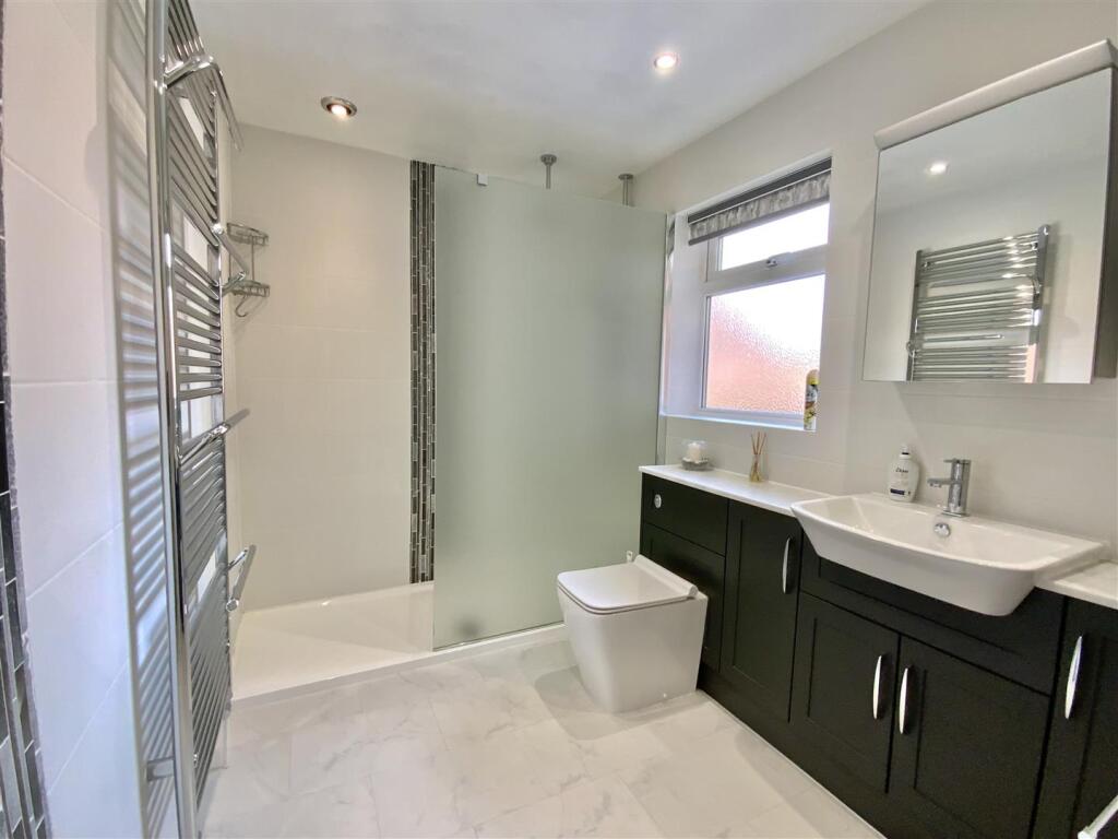 Family Shower Room
