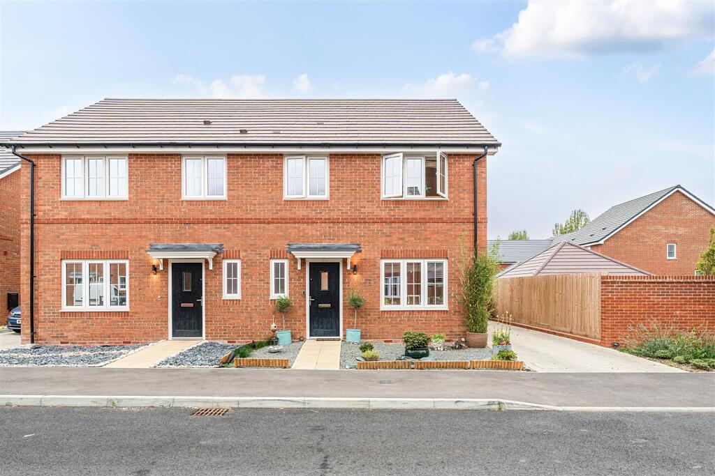 Brambling Grove, Finchampstead, Berkshire, RG40 4BS