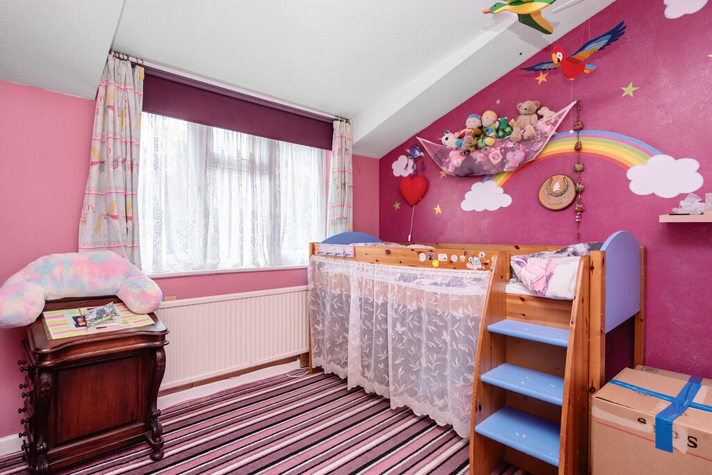 4 Peddlars Grove ...