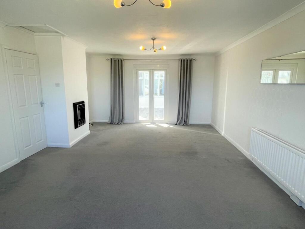 Living room 3.jpeg