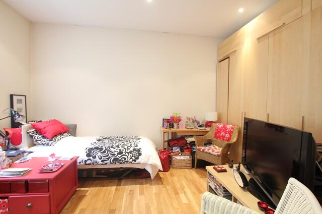 Flat 9, 1a Eburne Ro