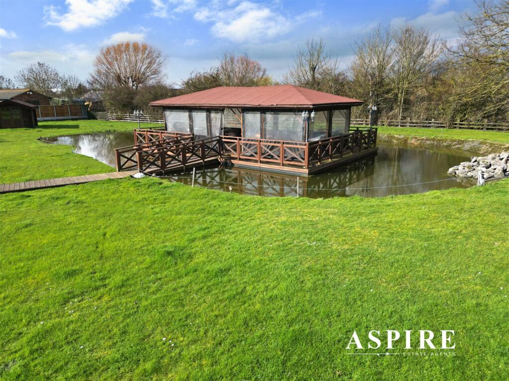 OUTBUILDING ON LAKE