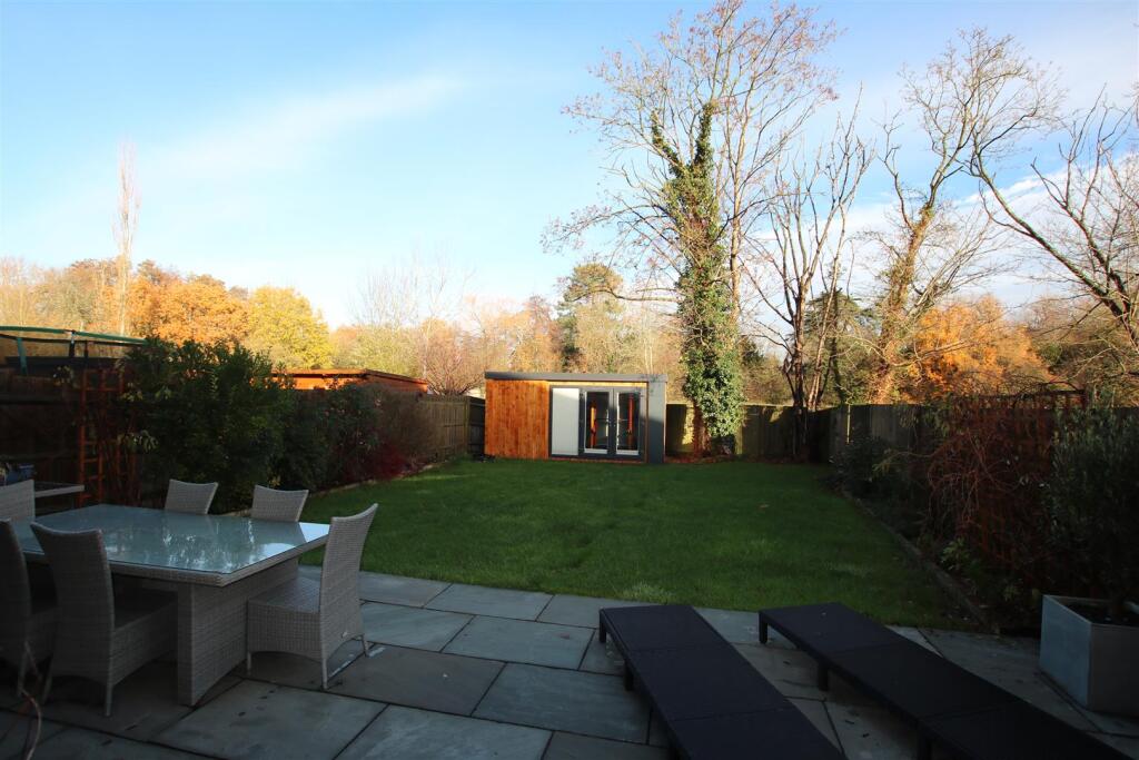 RIVER WALK, FETCHAM, KT22