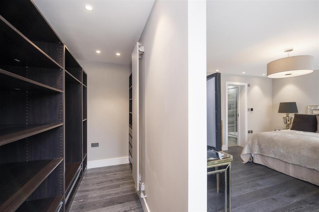 Master Bedroom - Dressing Room  4CC.jpg