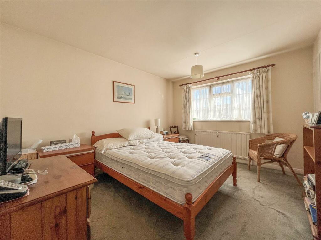 bed 2.jpg