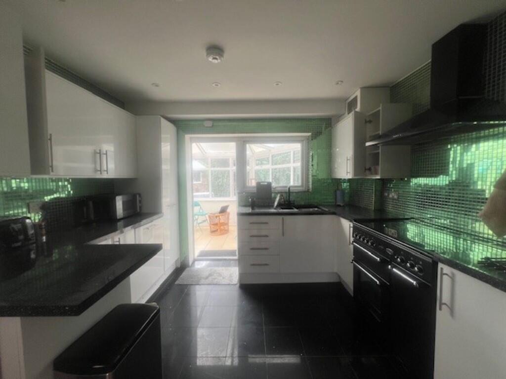 SHARED KITCHEN