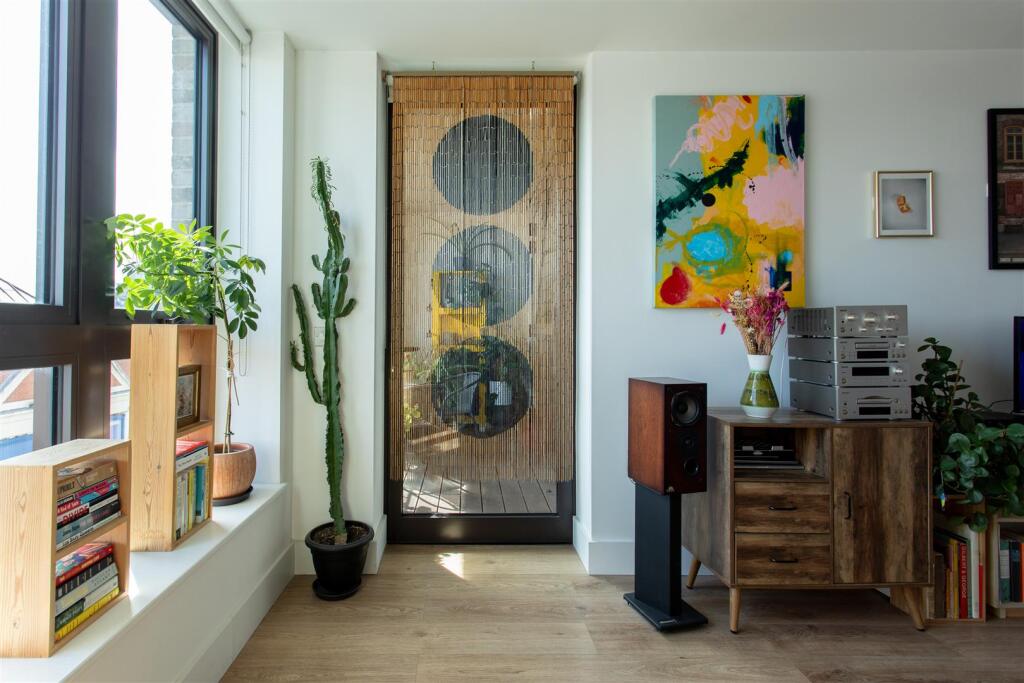 Kingsland High Street, E8