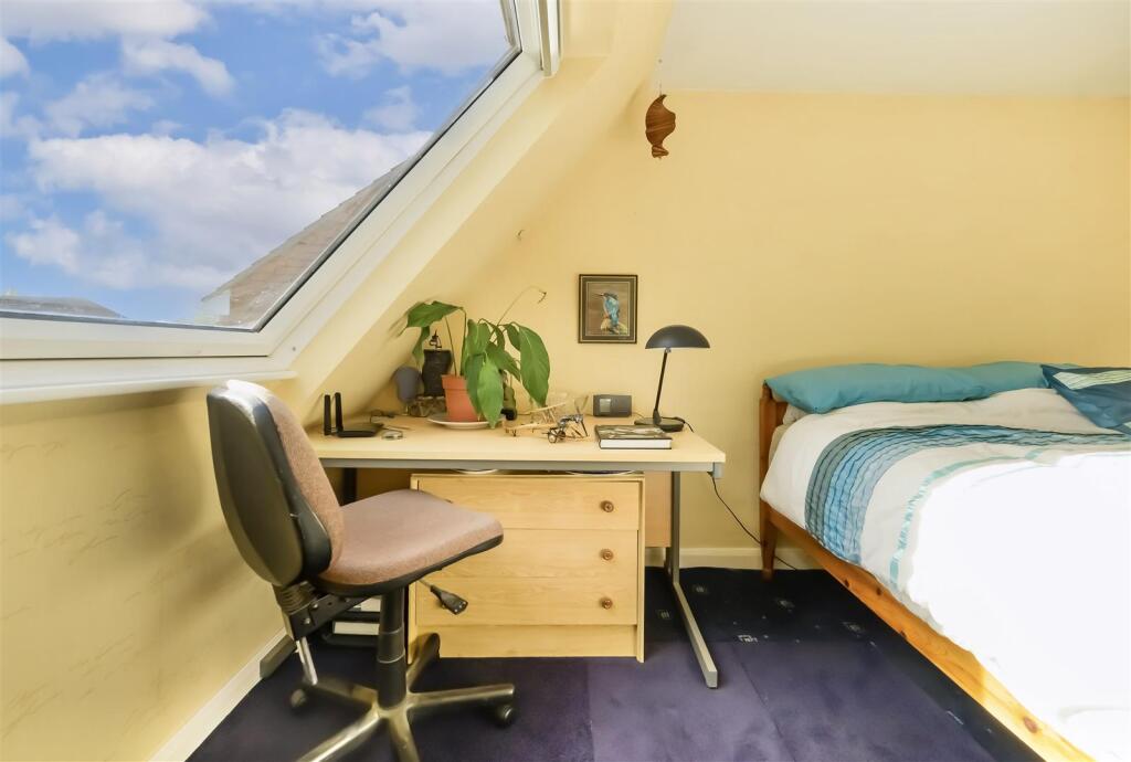 2 Cormorant Close Bedroom.jpeg