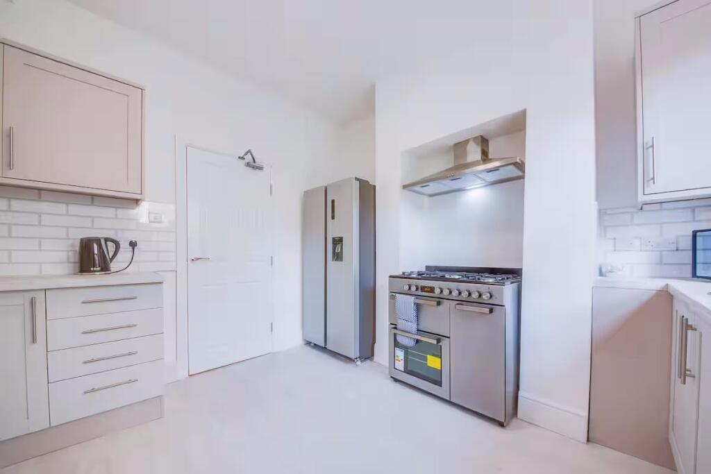 Kitchen 2.jpg