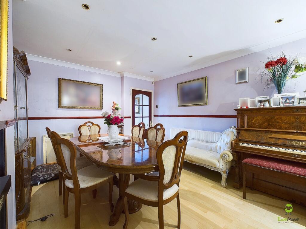 CAM04399G0-PR0023-STILL010