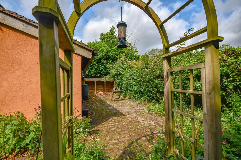 Walnut Tree Cottage-External (2).jpg