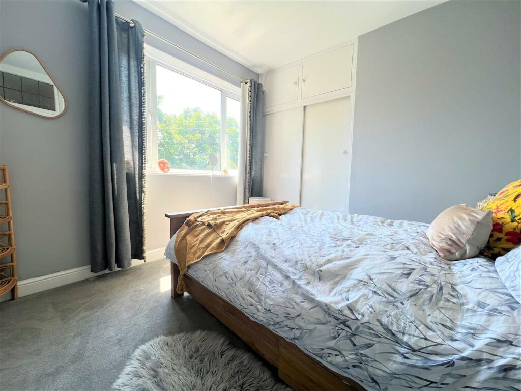 bed2.jpg