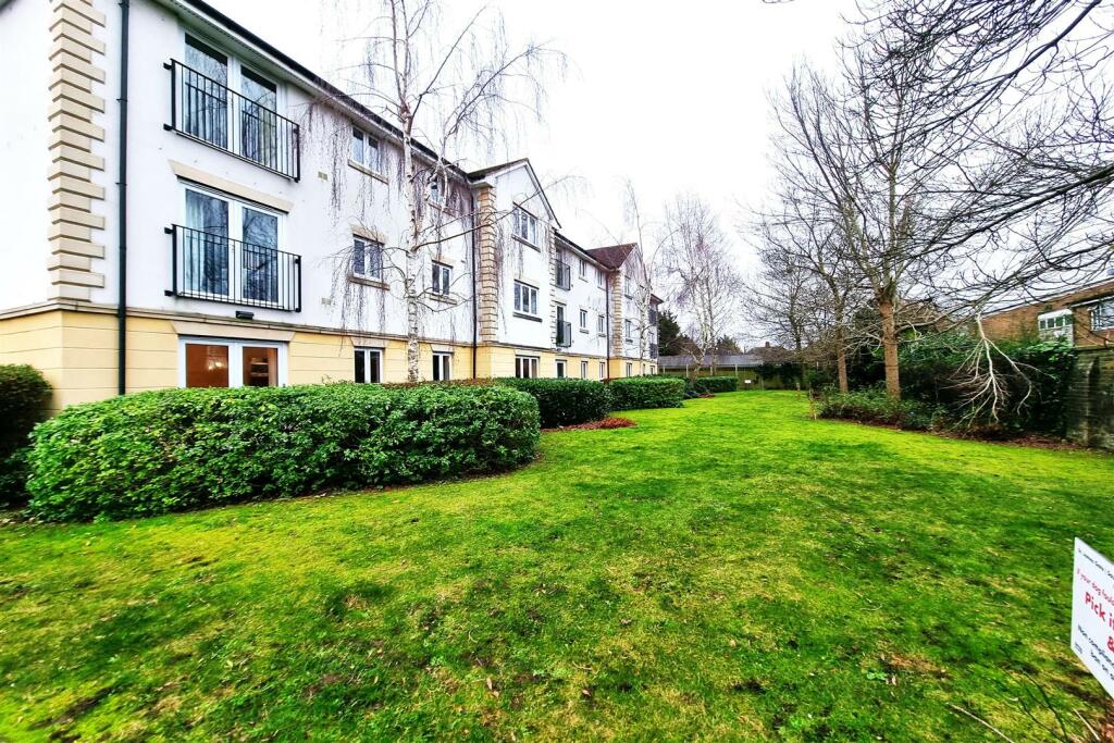REAR ELEVATION &amp; COMMUNAL GARDENS: