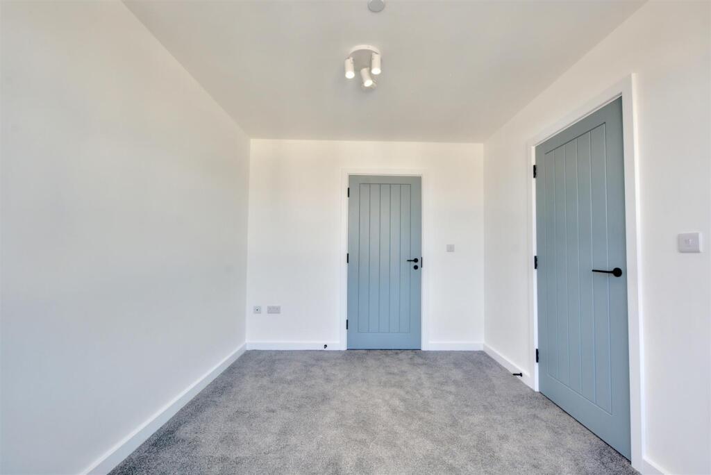 Bedroom_2.jpeg
