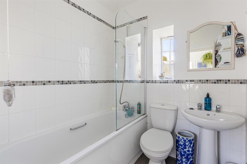 A21 - Kingsbridge, Rack Park Cottage - 250911.jpg