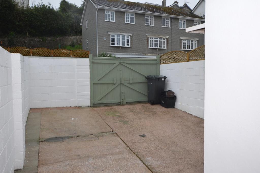 Yard/Parking